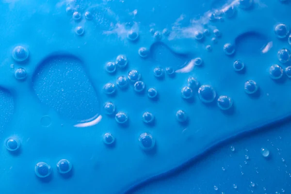 Water drip blue background. Water texture. Water jets and drops background.Water background with drops. — Fotografia de Stock