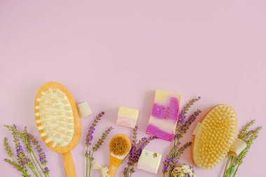 Lavanta sabunu. Lavanta özlü kozmetik spa seti, romaterapi ve lavanta özlü spa seti. Lavanta kokulu vücut kozmetikleri 