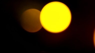 Parlak bir arka plan. Yumuşak odaklanma. Parlayan boke. Parlayan bokeh özgeçmişi. Altın renkli güzel bokeh arka plan. Noel arkaplanı. 4k görüntü