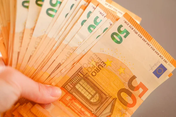 Banknoty Euro Ręku Wydatki Dochody Krajach Europejskich Kurs Wymiany Walut — Zdjęcie stockowe