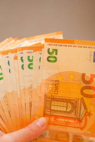 Banknoty Ręku Wydatki Dochody Krajach Europejskich Kurs Wymiany Walut Euro — Zdjęcie stockowe