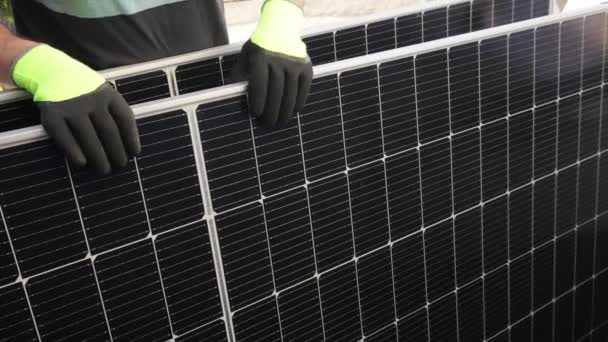 Solar Panel Close Hands Worker Fitting Installation Solar Panels Green — Stock videók