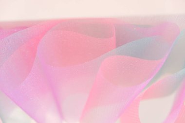 Duvar kâğıdı leylak rengi telefon. Tulle kumaş, yanardöner doku. Eğimli parlak pembe kumaş. Yanardöner dalgalar ve katlı doku. Kumaş arkaplan.