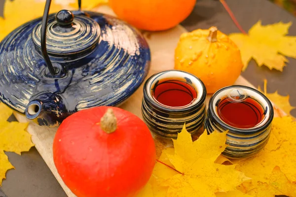 Autumn Tea Teapot Two Striped Cups Garden Sunny Autumn Day — Stockfoto