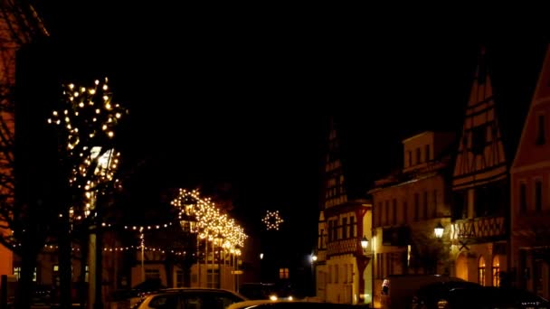크리스마스 시간이야 크리스마스 도시의 크리스마스 유럽의 도시와 자동차 천천히 내리고 — 비디오