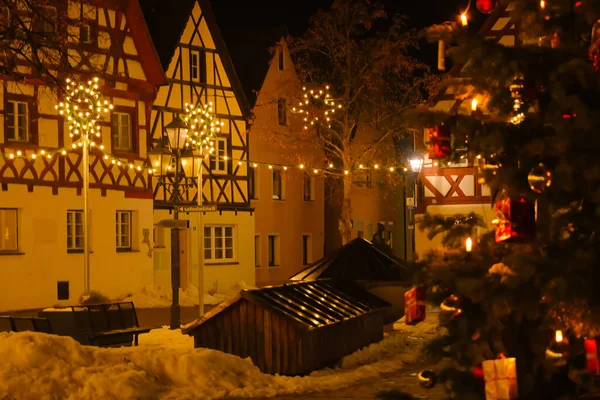Vánoce Německu Poloviční Roubené Domy Zářící Dekorace Zářící Věnce Evropských — Stock fotografie