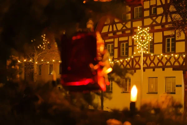 Vánoční Osvětlení Poloroubené Domy Slavnostní Dekorace Vánoce Evropě Dekorativní Žlutá — Stock fotografie
