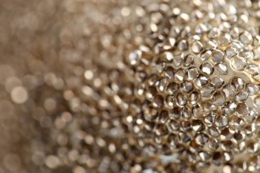 Metalik parlak doku. Duvar kağıdı metalik tanecikli dokular. Gümüş bronz tonlarda güzel bir arkaplan.