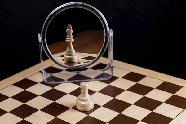 Chess Pawn Looks Mirror Sees Himself King Often Life Things — Stock Photo, Image
