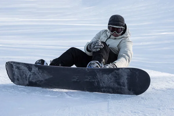 Male Snowboarder Ski Mask Fastened Fasteners Snowboard Preparing Descend Snowboard — Foto Stock