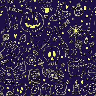 Kusursuz desenli, karikatürlü cadılar bayramı nesneleri menekşe arka planında sarı neon renkli. Hayalet, balkabağı, kemik, zehir, kafatası, büyü kitabı, kedi, mum, yarasa, mezar.