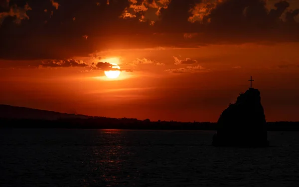 Belo Nascer Sol Colorido Mar Com Nuvens Dramáticas Sol Brilhando — Fotografia de Stock