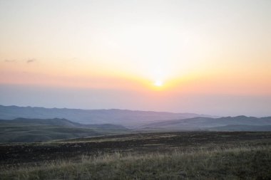 Davitgareji, Georgia 'da sonbahar manzarası ve gün batımı manzarası