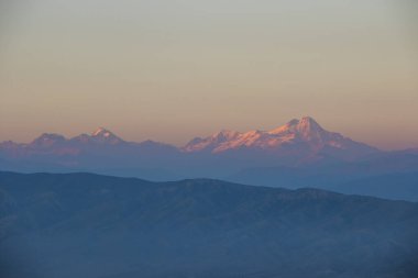 Gürcistan 'daki Kafkas dağ manzarası ve manzarası