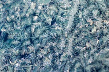 Donmuş pencere ve cam, donmuş çiğ, su deseni ve doku, güzel duvar kağıdı.