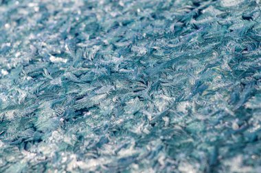 Donmuş pencere ve cam, donmuş çiğ, su deseni ve doku, güzel duvar kağıdı.