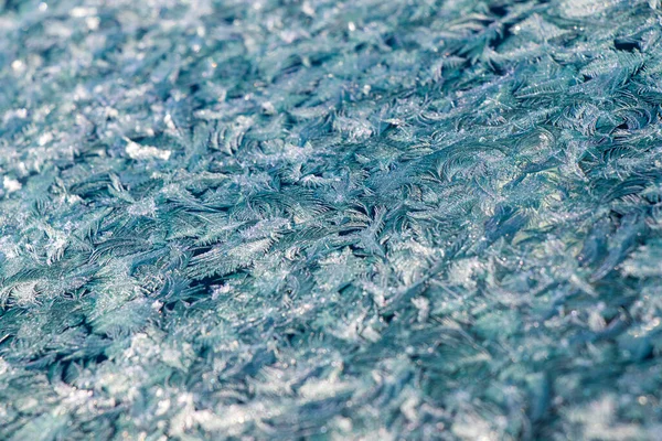 Donmuş pencere ve cam, donmuş çiğ, su deseni ve doku, güzel duvar kağıdı.