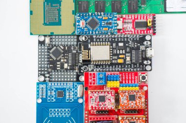 Uzay parçaları, mikroişlemci ve mikroçipler, arkaplan ve elektrik parçalarının dokusu