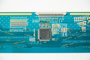 Elektronik anakart ve izometrik işlemci ve mikroçip, Ukrayna ve Rus savaş teması