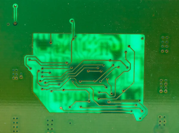 Elektronik anakart, beyaz arka planda izometrik işlemci mikroçipi