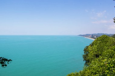 Karadeniz, Gürcistan 'da mavi ve yeşil deniz manzarası ve manzara