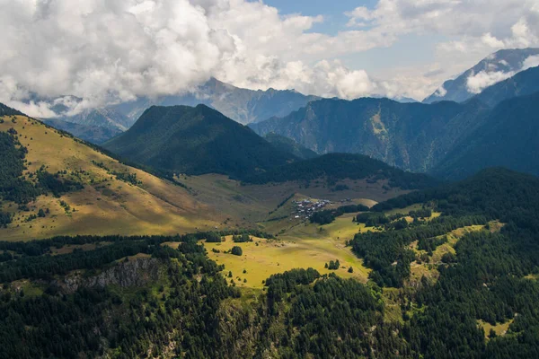 Tusheti Mountain Landscape View High Angle Georgian Nature Clouds Forest — Stockfoto