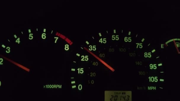 Mobil Mengemudi Speedometer Dashboard Lampu Hijau Dan Panah Merah — Stok Video