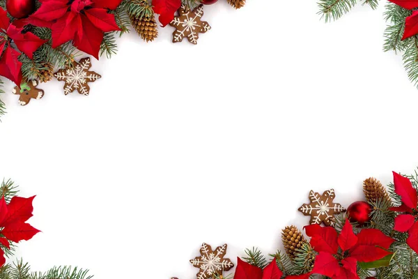 Topları olan bir Noel ağacı çerçevesi, zencefilli Noel ekmeği, kırmızı noktalı çiçekler ve beyaz bir arka planda beyaz renkli ladin çiçekleri. Üst manzara, düz uzanma