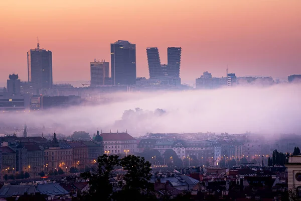 Incredibile Vista Nebbiosa Praga Quartiere Pankrac Sullo Sfondo Repubblica Ceca Fotografia Stock