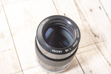 Kamera Lens Bangkok-Tayland kamera bens ahşap zemin 19 Şubat 2022