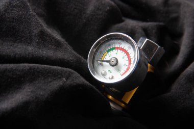 Arka plan teknolojisi üzerindeki Buhar Basıncını Ölçmek için Rüzgâr Ölçeği birim çubuğu Vintage Skalası