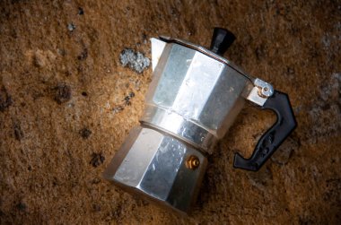 İtalyan Moka Pot 'u İtalyan Moka Pot' undan ayrıldı İtalyan moka otu kahvesi kaldı