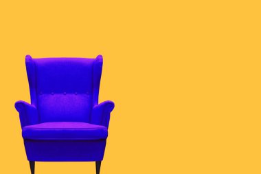 Doğal deniz turizm vip sistemi ile kanepe fikri arka plandaki klipten izole