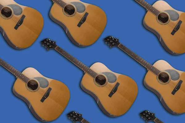 白い背景から隔離された木製ギター — ストック写真