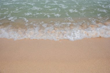 Deniz dalgası tuzlu suyu süngerler.