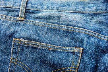 Kot pantolon, mavi kot kumaş dokusu, klasik kot pantolon dokusu, yakın çekim. Reklam veya klasik arkaplan için kopyalama alanı olan kot dokusunun mavi rengi.