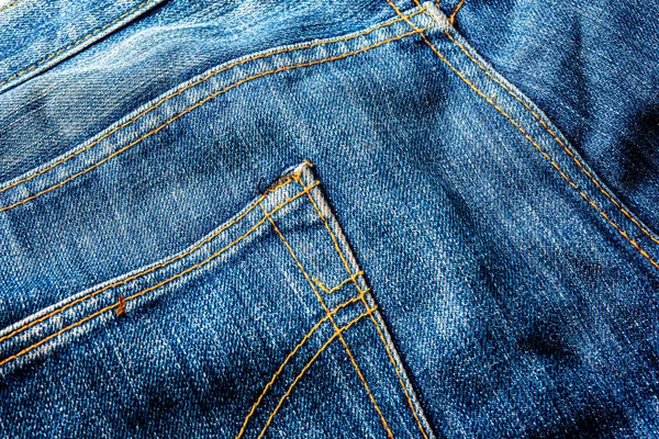 Kot pantolon, mavi kot kumaş dokusu, klasik kot pantolon dokusu, yakın çekim. Reklam veya klasik arkaplan için kopyalama alanı olan kot dokusunun mavi rengi.