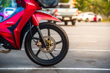 Kırmızı motosikletler, lider sistem, otomobil, honda teknolojisi, 110 cc sistem, Nonthaburi, Tayland, 26 Kasım 2021