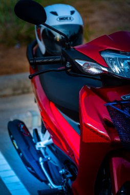 Kırmızı motosikletler, lider sistem, otomobil, honda teknolojisi, 110 cc sistem, Nonthaburi, Tayland, 26 Kasım 2021