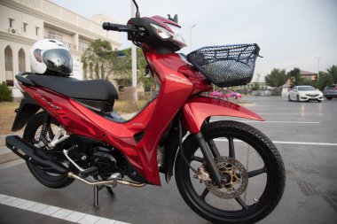 Kırmızı motosikletler, lider sistem, otomobil, honda teknolojisi, 110 cc sistem, Nonthaburi, Tayland, 26 Kasım 2021