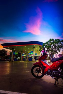 Kırmızı motosikletler, lider sistem, otomobil, honda teknolojisi, 110 cc sistem, Nonthaburi, Tayland, 26 Kasım 2021