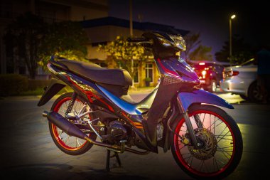 Kırmızı motosikletler, lider sistem, otomobil, honda teknolojisi, 110 cc sistem, Nonthaburi, Tayland, 26 Kasım 2021