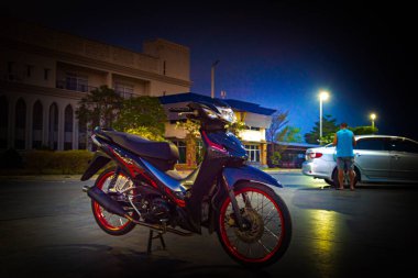 Kırmızı motosikletler, lider sistem, otomobil, honda teknolojisi, 110 cc sistem, Nonthaburi, Tayland, 26 Kasım 2021