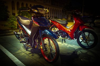 Kırmızı motosikletler, lider sistem, otomobil, honda teknolojisi, 110 cc sistem, Nonthaburi, Tayland, 26 Kasım 2021