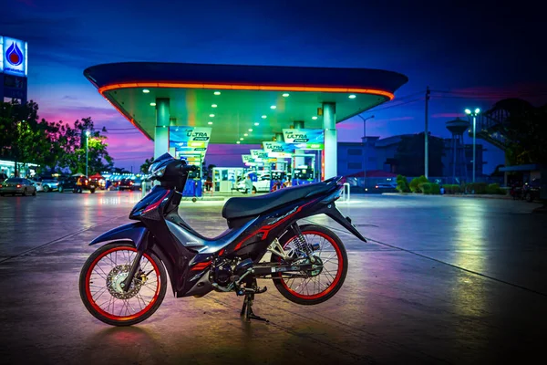 Κόκκινες Μοτοσικλέτες Οδήγησε Σύστημα Auto Honda Τεχνολογία 110Cc Σύστημα Nonthaburi — Φωτογραφία Αρχείου