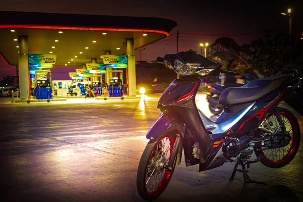 Czerwone Motocykle Led Systemu Auto Honda Technologii 110Cc Systemu Nonthaburi — Zdjęcie stockowe