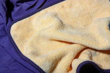 Mikrofiber tavan mikrofiber bez ile temizleme ve ovma.