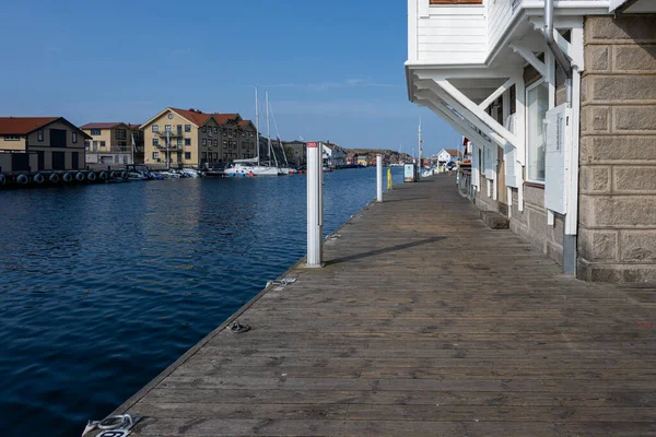 Strandpromenaden i centrum av en stad på västkusten — Stockfoto