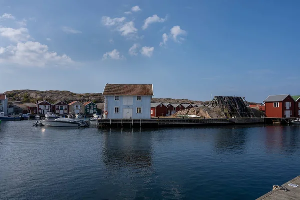 Una tradizionale casa al mare in una costa occidentale arcipelago svedese — Foto Stock