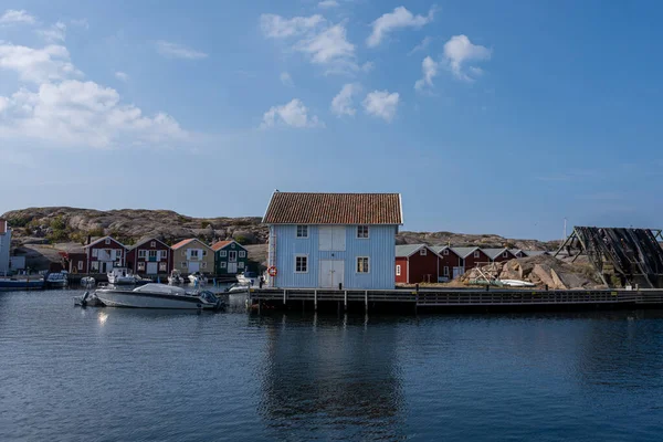 A traditional beach house in a west coast Swedish archipelago — Stock Photo, Image